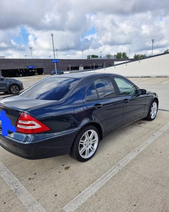 Mercedes-Benz Klasa C cena 19000 przebieg: 215000, rok produkcji 2005 z Witkowo małe 631